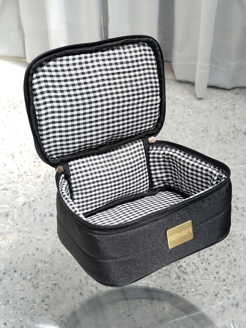 Nomitee's The Makeup Bag